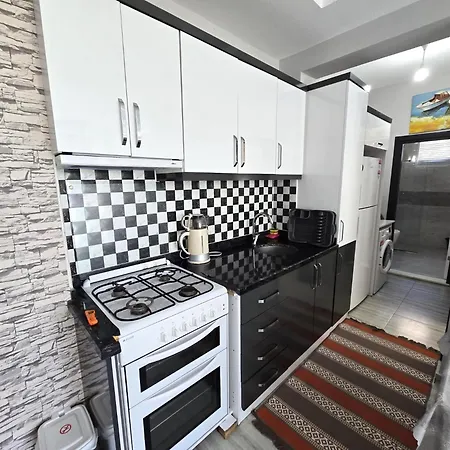 Perfectly Located In Side Walking Distance To The مانافجات
