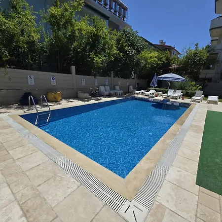 Perfectly Located In Side Walking Distance To The مانافجات