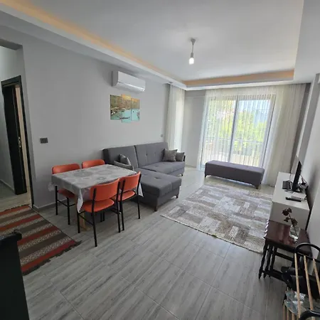 Perfectly Located In Side Walking Distance To The Lägenhet